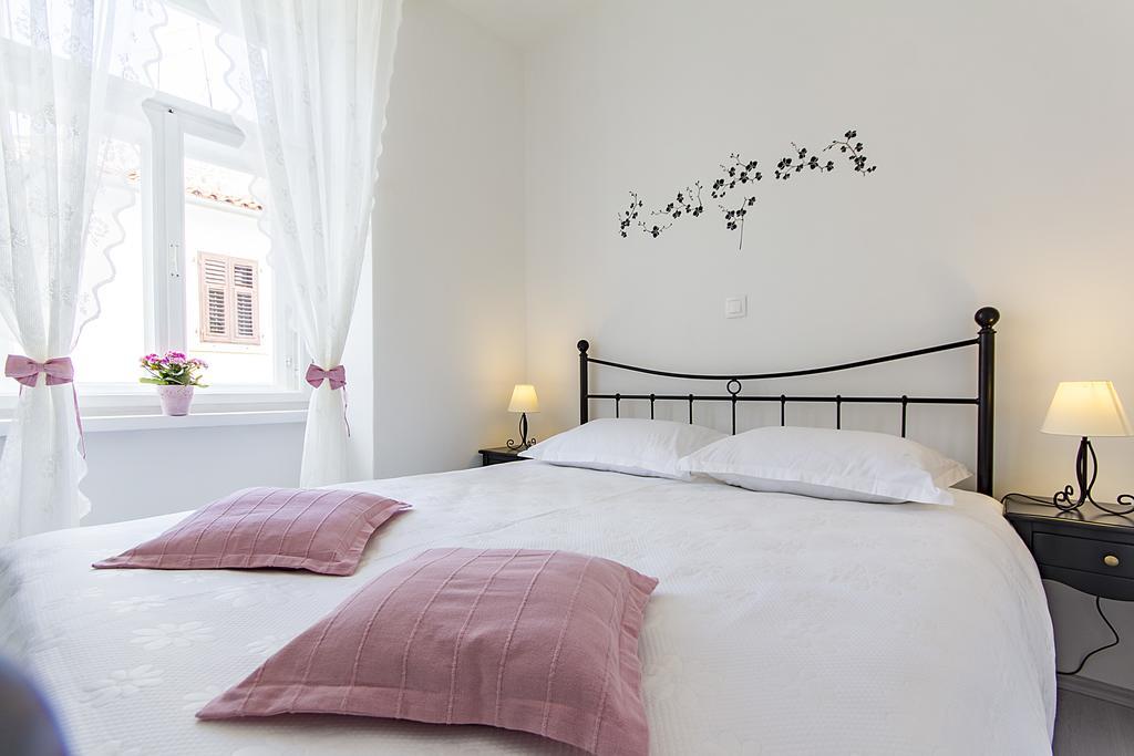 Center Apartment Tina Pula Luaran gambar
