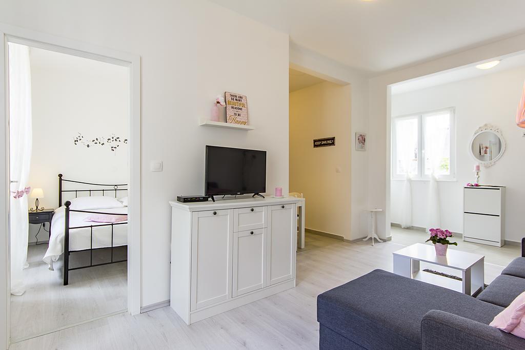 Center Apartment Tina Pula Luaran gambar