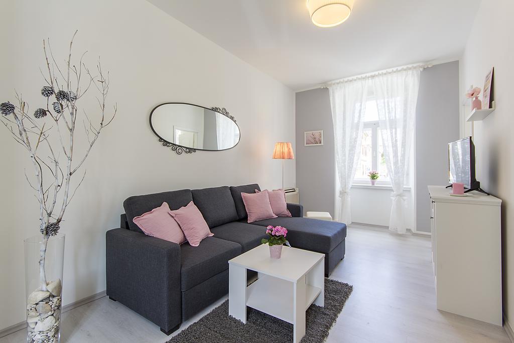 Center Apartment Tina Pula Luaran gambar