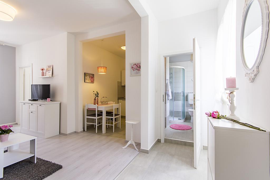 Center Apartment Tina Pula Luaran gambar